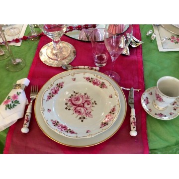 ROSE VON WEIMAR 37-PIECE DINNER SET